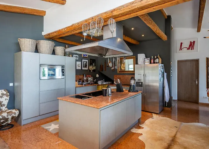 Evelina Eselboeck Tatil Evi